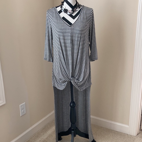 Striped Hi Lo Tunic Top - Picture 2 of 5